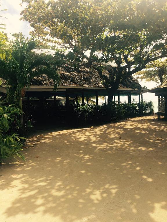 Vacations Beach Fale Hotell Manase Eksteriør bilde