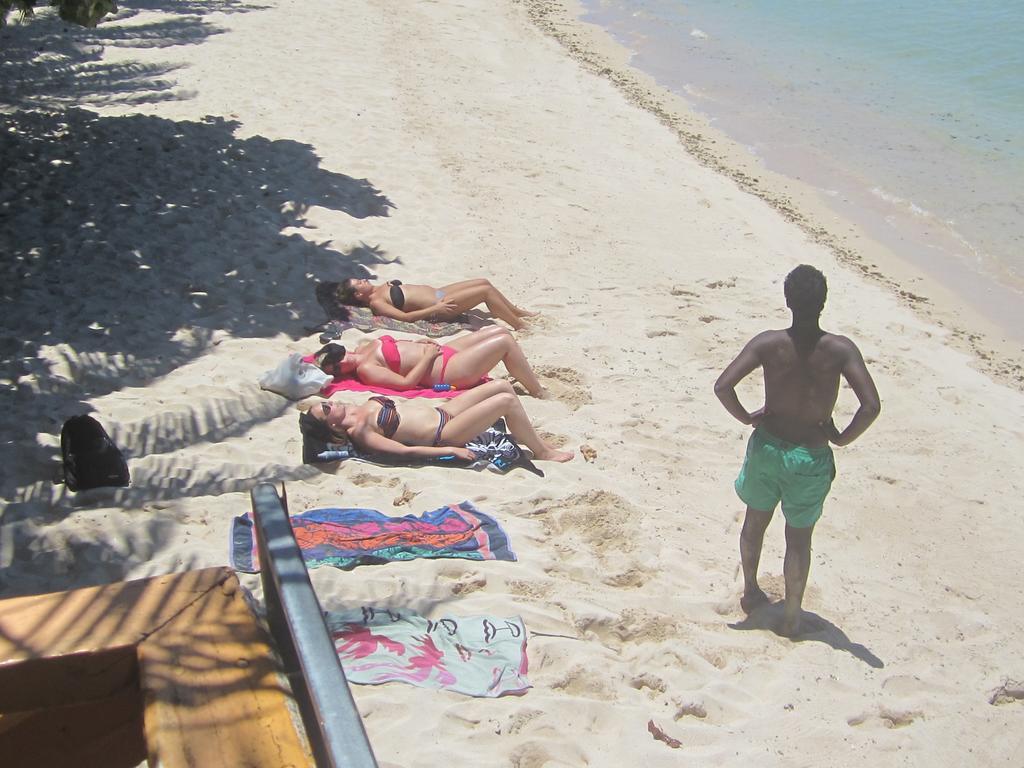 Vacations Beach Fale Hotell Manase Eksteriør bilde