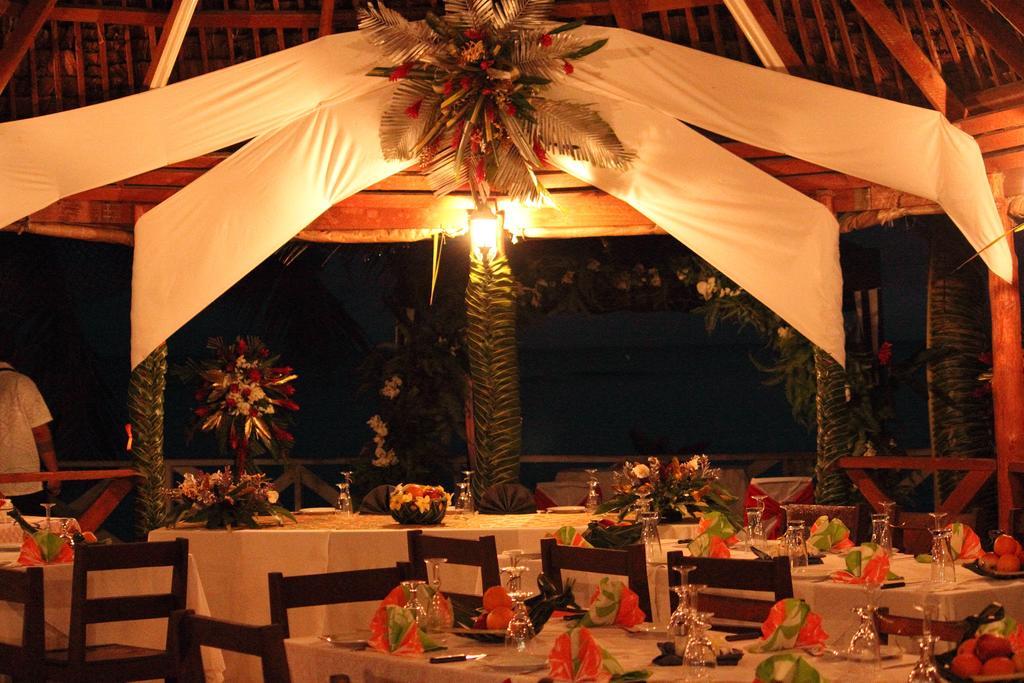 Vacations Beach Fale Hotell Manase Eksteriør bilde