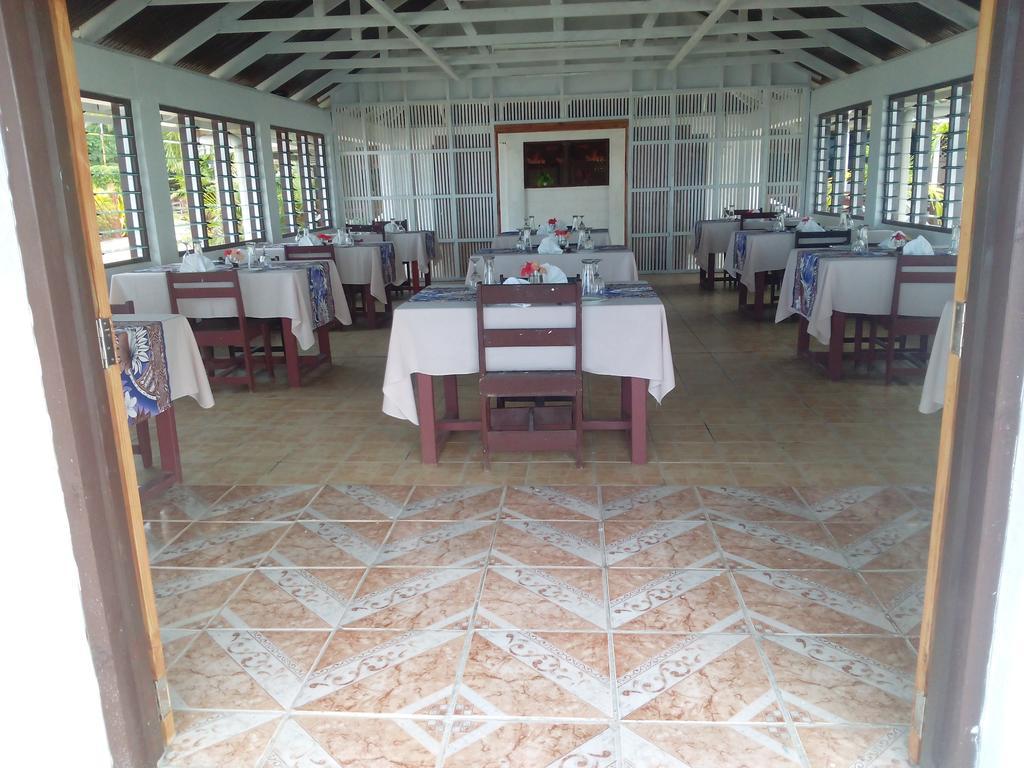 Vacations Beach Fale Hotell Manase Eksteriør bilde