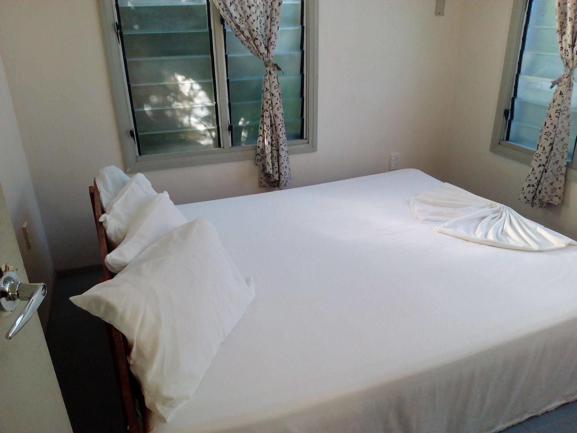 Vacations Beach Fale Hotell Manase Eksteriør bilde