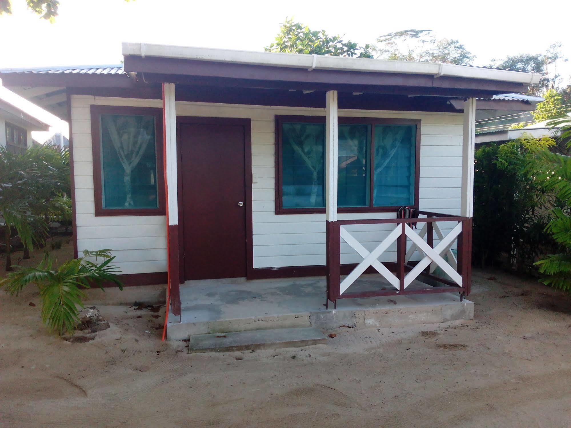 Vacations Beach Fale Hotell Manase Eksteriør bilde
