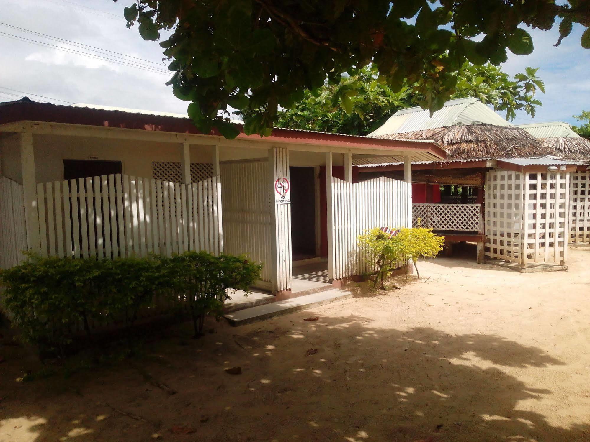 Vacations Beach Fale Hotell Manase Eksteriør bilde