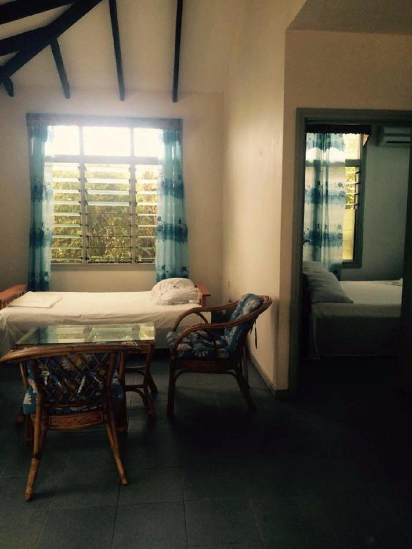 Vacations Beach Fale Hotell Manase Eksteriør bilde