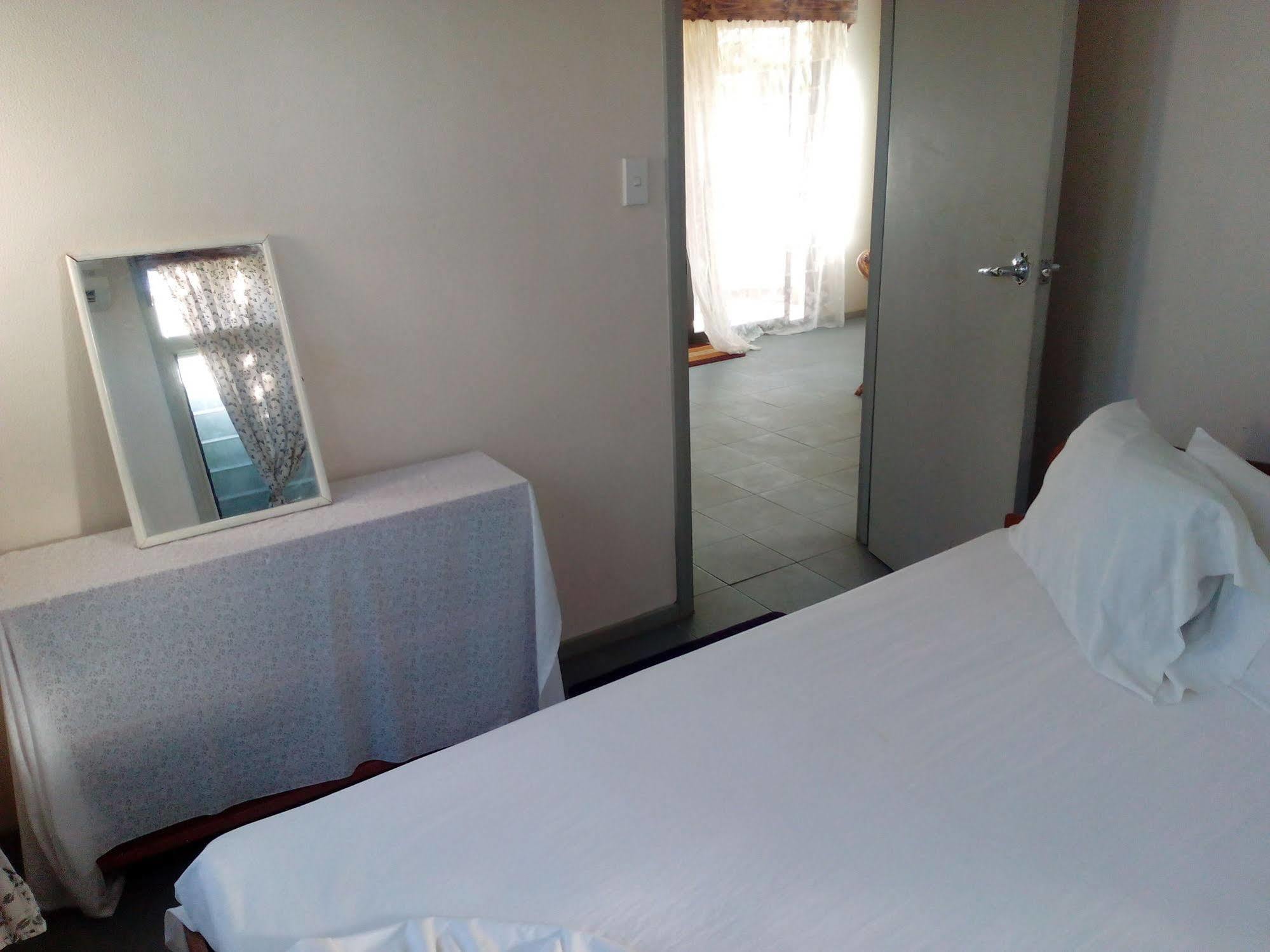Vacations Beach Fale Hotell Manase Eksteriør bilde